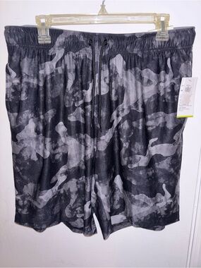 Old Navy Men's Black and Gray Camo Athletic Shorts